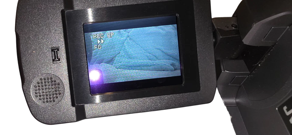 JVC GR-AXM700U VHS-C Camcorder 44x Zoom with 3 Batteries, Charger, Remote, Bag - Image 3 of 4