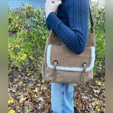 Borsa a tracolla UGG Heritage marrone scamosciato hobo finiture sherpa
