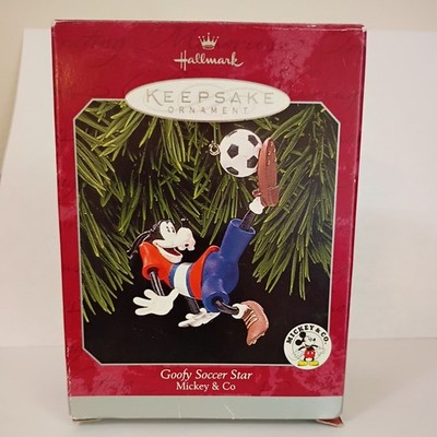 1998 HALLMARK ORNAMENT ''GOOFY SOCCER STAR''  QXD4123