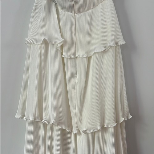 NUEVO CON ETIQUETAS, talla 10 y 12 disponibles. Vestido acanalado falda en capas Ieena for Mac Duggal #49083 - Imagen 8 de 11
