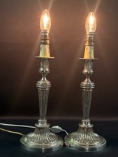 Paire de flambeaux XIXe style Louis XVI montés en lampes bronze argenté signé