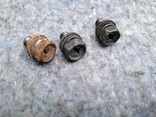 Suzuki GSR750 Kühlerlüfterschrauben