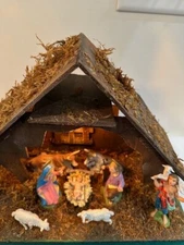 ITALIAN NATIVITY W/ WOOD Manger  w/8 Resin Figures Stamped or Imprinted VINTAGE