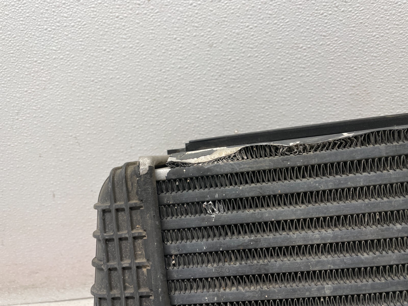 14 15 16 17 Maserati Ghibli Right Passenger Radiator Intercooler 1376 OEM
