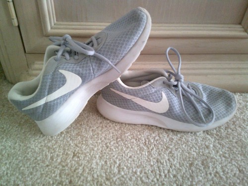 Womens Nike Sneakers Size 7.5 - Picture 3 of 5