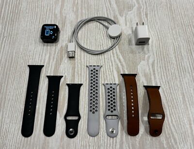 Apple Watch Series 6 40mm - Black - 3 Watch Bands - Fair Condition