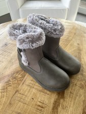 OSHKOSH Youth Sz 2 Girls Faux Fur Button Boots New