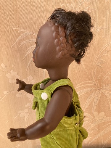 Jolie Poupée Noire marquée EK avec vêtements Aimantine - Photo 3/7