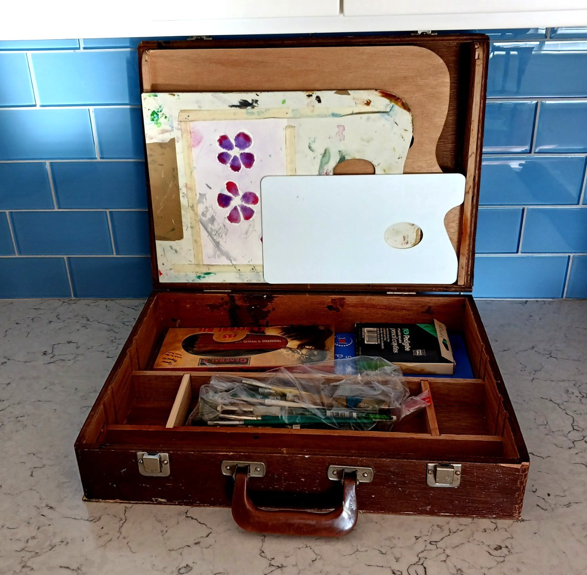 Vintage Art Box With Palettes and Supplies Artist Suitcase Carry Case