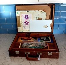 Vintage Art Box With Palettes and Supplies Artist Suitcase Carry Case