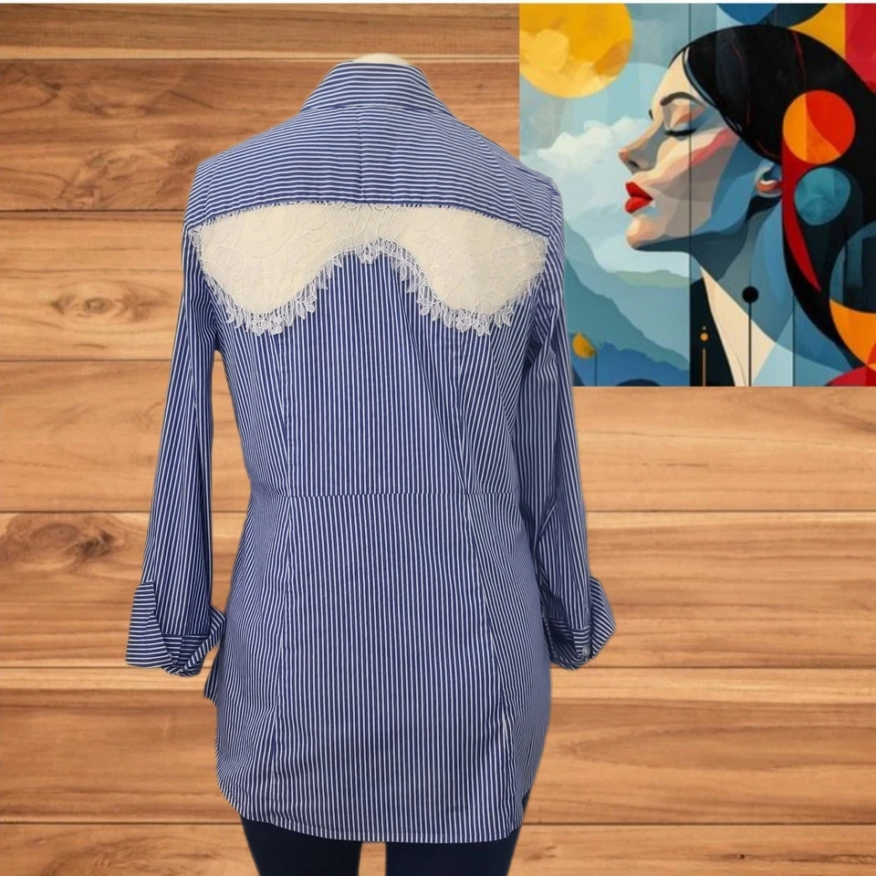 Camisa INC feminina listrada azul com botões na cintura amarrar inserções de renda manga longa tamanho M - Imagem 2 de 4