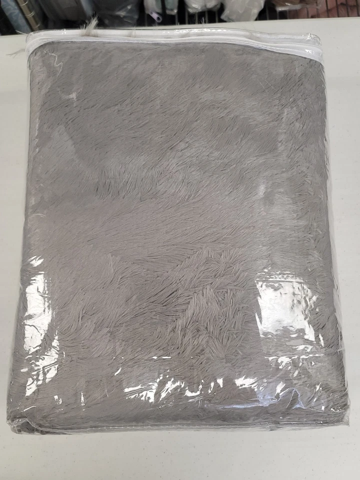 Juego de funda nórdica doble reverso de felpa suave de piel sintética peluda Malea de diseño inteligente Foto 4 de 4