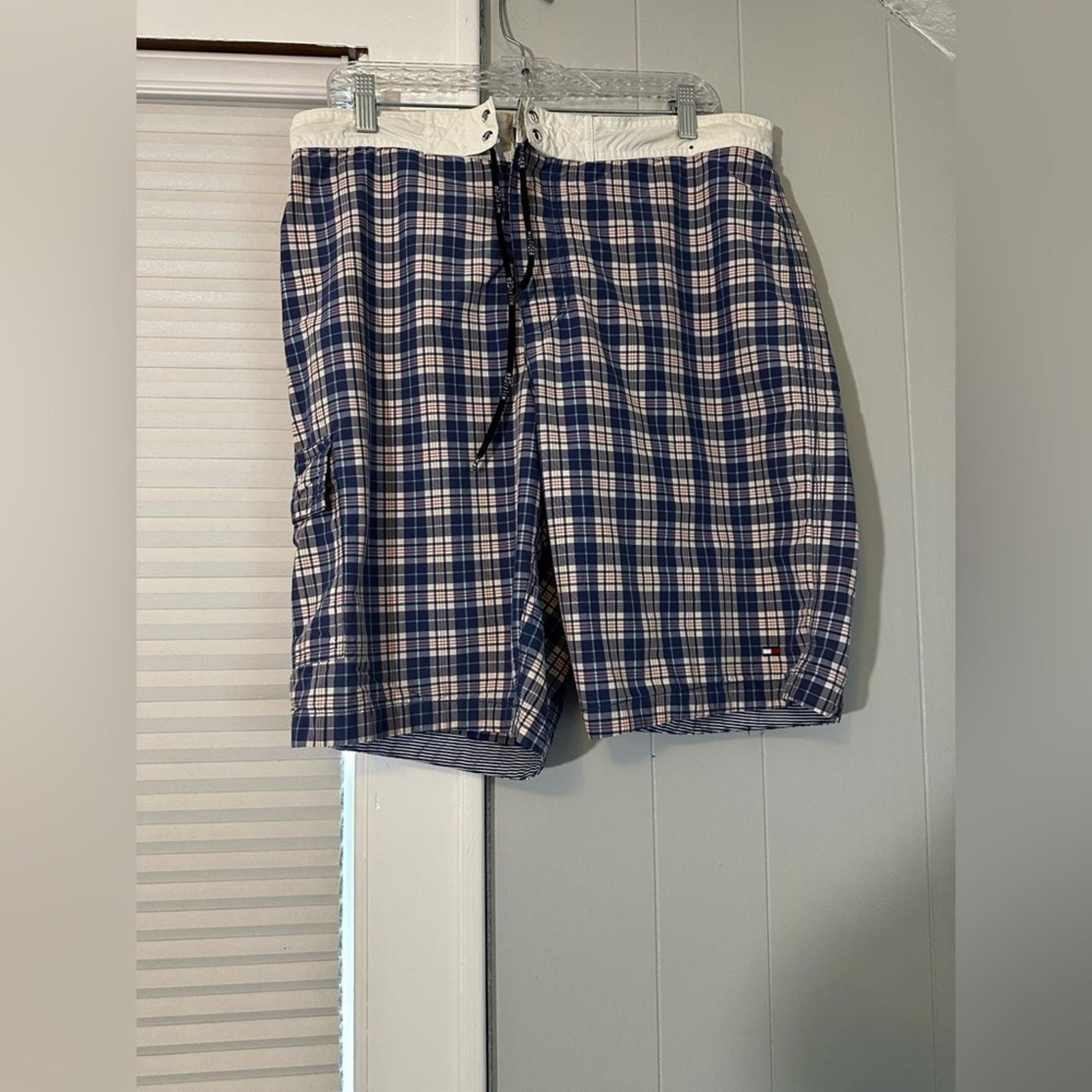 Tommy Hilfiger Men’s Plaid Shorts Size Large EUC Drawstring Casual Summer thumbnail 3