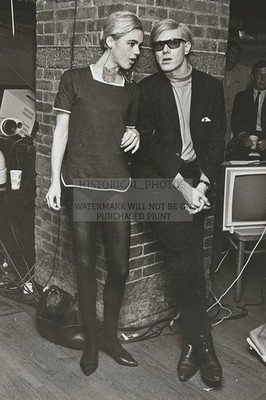 ANDY WARHOL SPEAKING WITH EDIE SEDGEWICK 1965 4X6 POSTCARD PHOTO