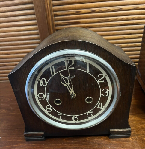 Small Art Deco Smiths Oak Striking Mantle Clock In Full Working Order - Foto 1 di 10