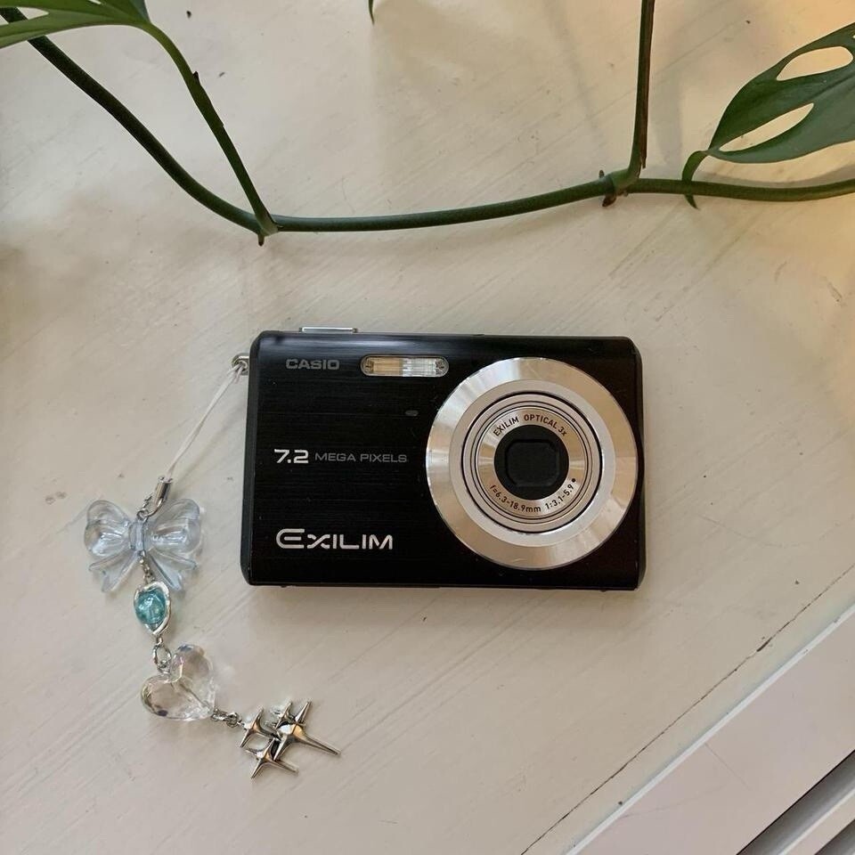 Casio Exlim EX-Z11 7.2MP 3x Optical Zoom Digital Camera for
