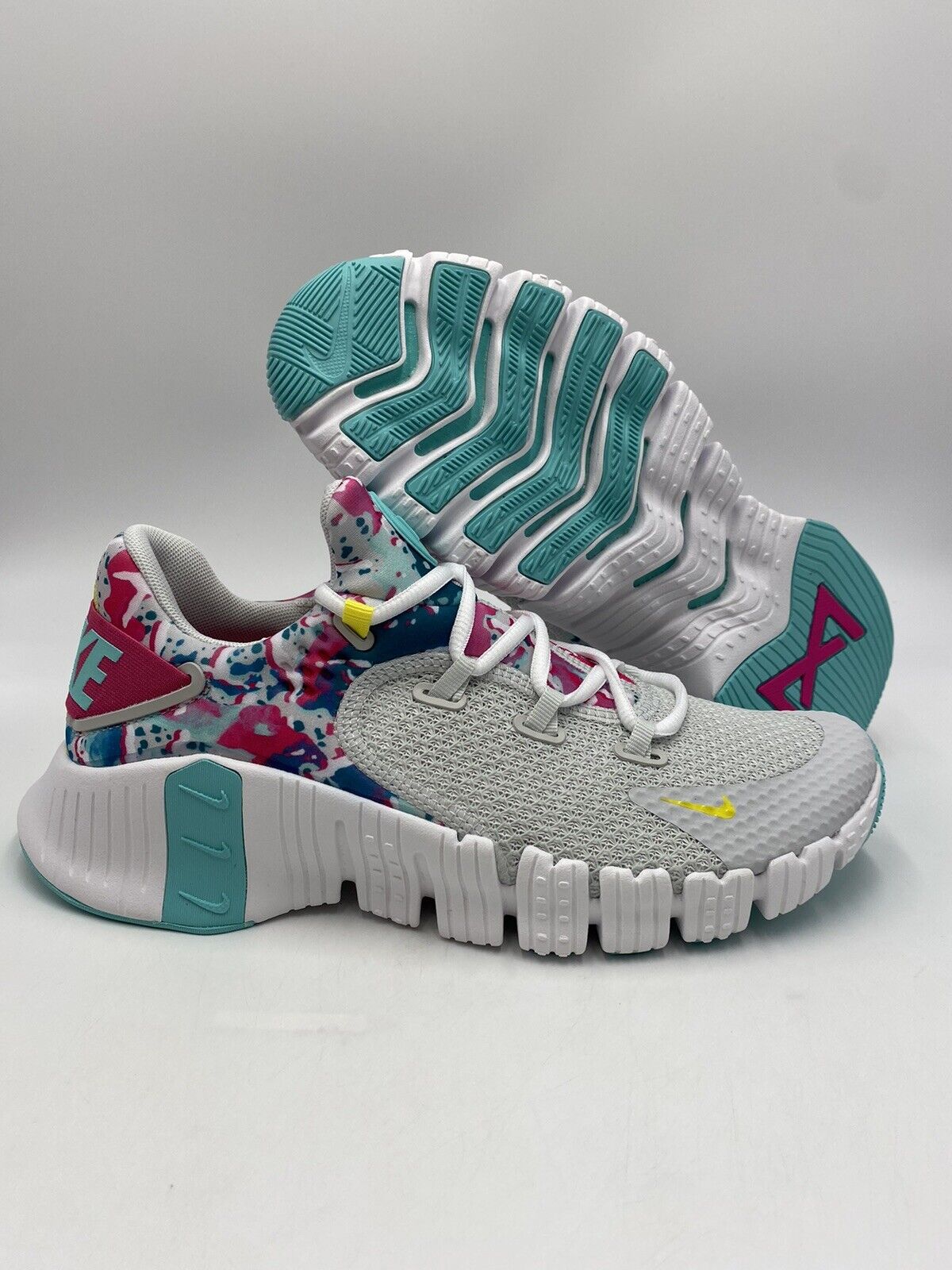 Nike Free Metcon 4 Photon Dust Gray Shoes DQ0304-001 Women's Size 9.5