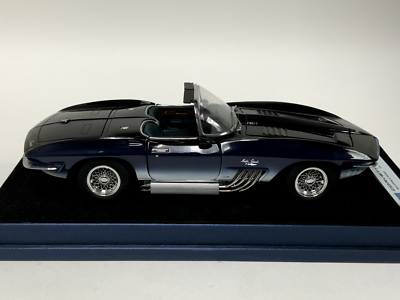 1/18 UT Models Chevrolet Corvette 1965 Mako Shark Blue Leather