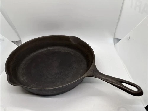 Vintage WAGNER WARE #8 Cast Iron 10-3/8" Fry Pan Skillet Smooth Bottom 1058Z