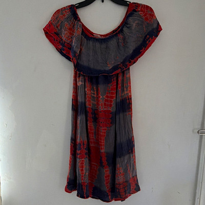 Vanilla Star Women s Abstract Shift Dress Ruffle Scoop Neck Knee Gray Red L