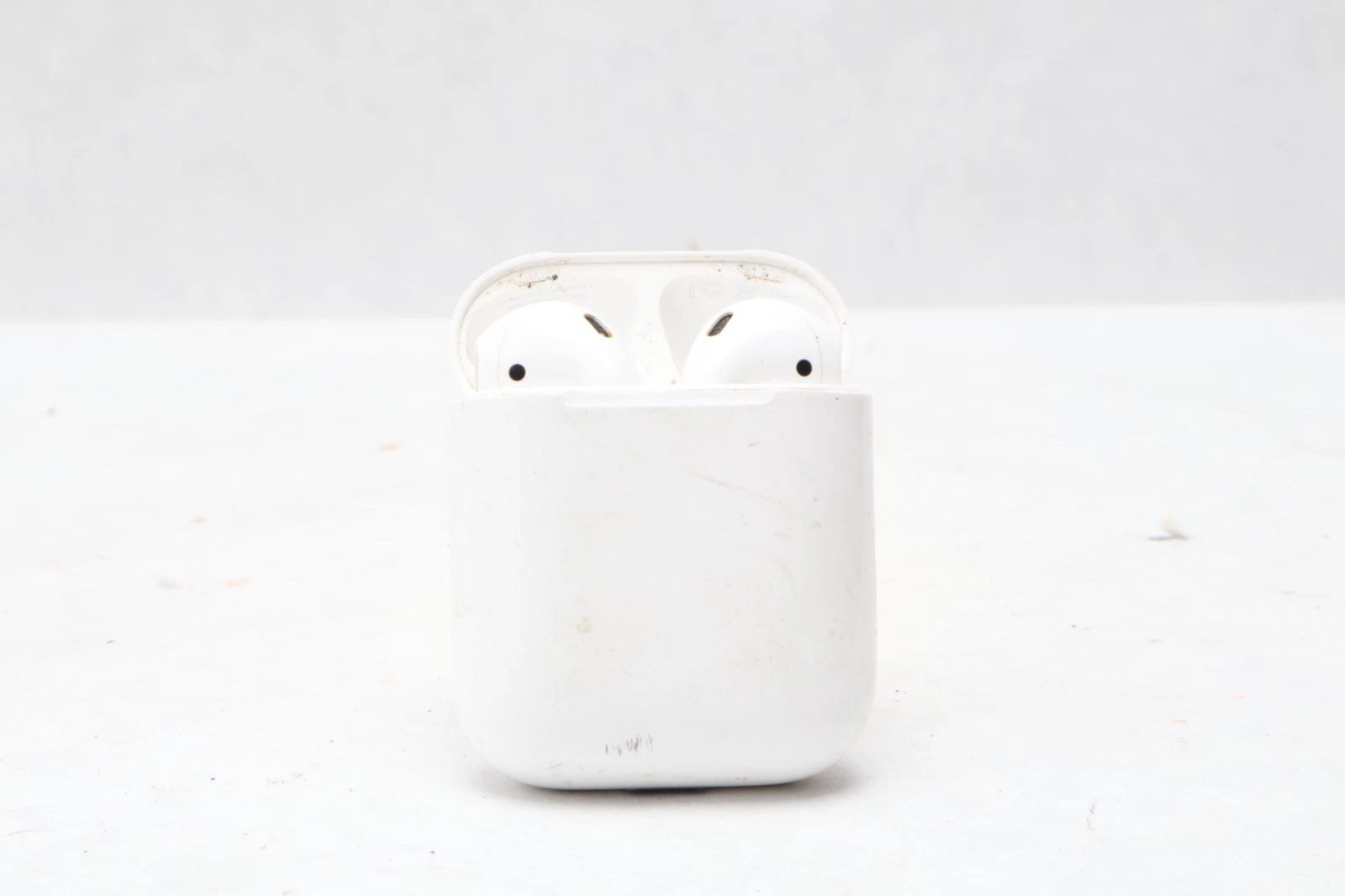 Original Apple Airpods Pro 1st Generation with Wireless Charging Case A2190 READ