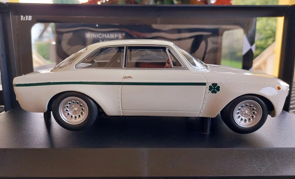 Alfa romeo GTA 1:18 Limited Bianco - Immagine 2 di 4