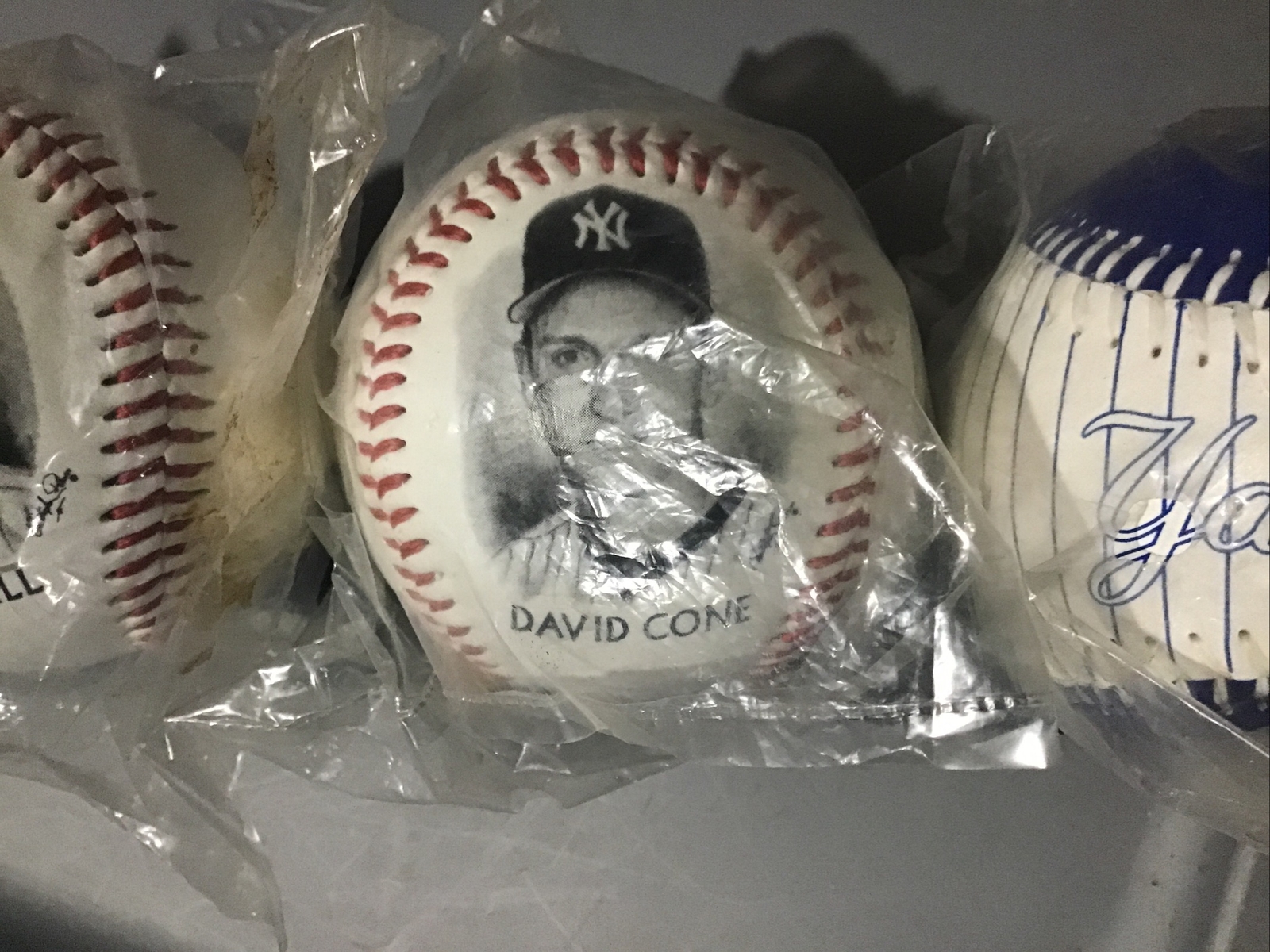 NY Yankees baseballs,5 Collectible Fotoballs & Stand Set MLB 1996