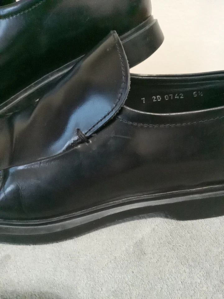 Zapatos mocasines Prada de cuero negro con suela de goma para hombre talla EE. UU. 5 1/2 hechos en Italia Foto 3 de 4