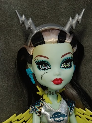 MONSTER HIGH G1 - Muñeca FRANKIE STEIN "VOLTAGEOUS" serie hero "POWER GHOULS" - Imagen 2 de 6