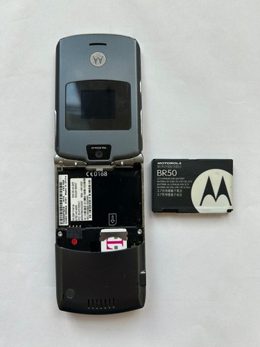 Motorola RAZR VGA 4x Zoom Flip Cell Phone w/ DCH3-05US-0300 Power Supply Charger - Afbeelding 10 van 17