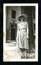 Vintage Photo PRETTY POST WAR BEAUTY IN CHECKERED DRESS AND LARGE HAT