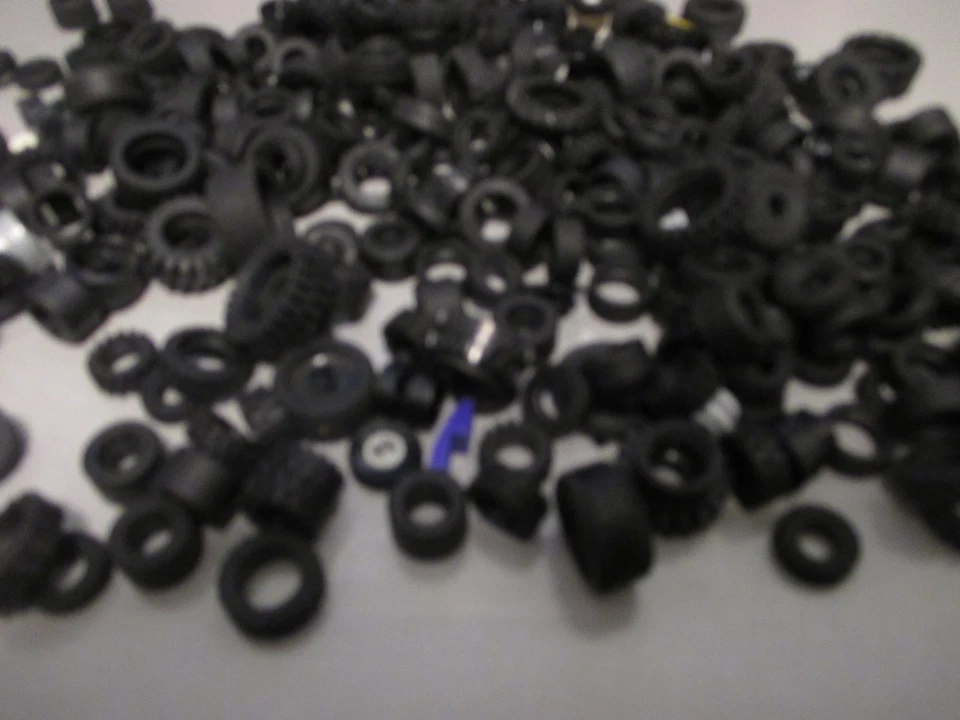 Lego; 200 Gramm Reifen; Kleinreifen; ohne Felgen; schwarz:(Y) - Bild 3 von 4