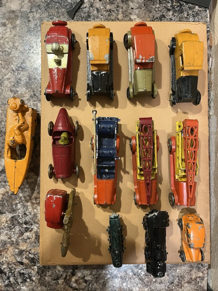 Lote de varios vehículos antiguos de preguerra Tootsietoy y Hubley Foto 2 de 4