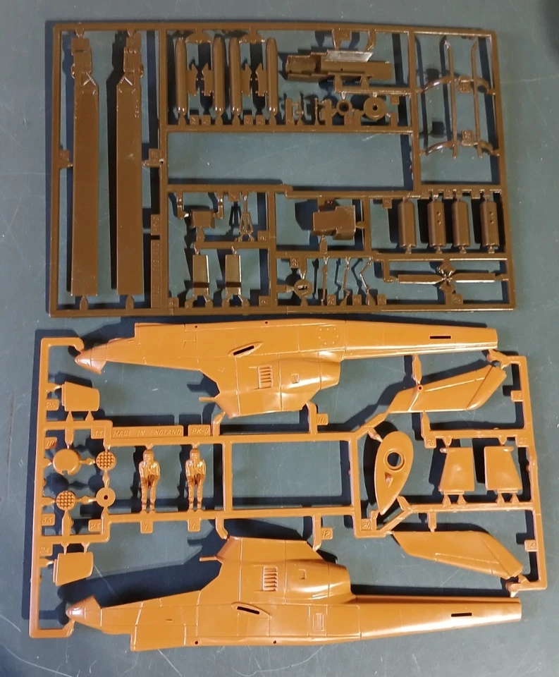 Matchbox PK-9 1/72 Bell Huey Cobra AH-1G vintage model kit complete - Image 2 of 3