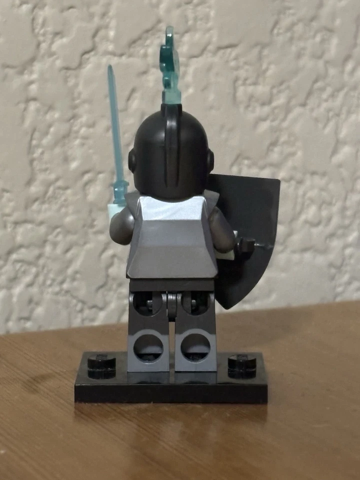 Minifigura del Caballero del Miedo de las Minifiguras LEGO Serie 19 71025 Foto 2 de 2