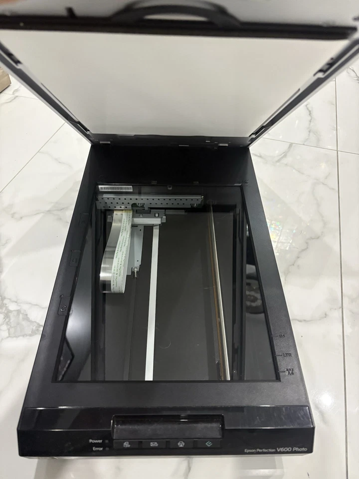 Epson J252A Perfection V600 Color Photo Film Image & Document Scanner Unit Only - Image 4 of 4