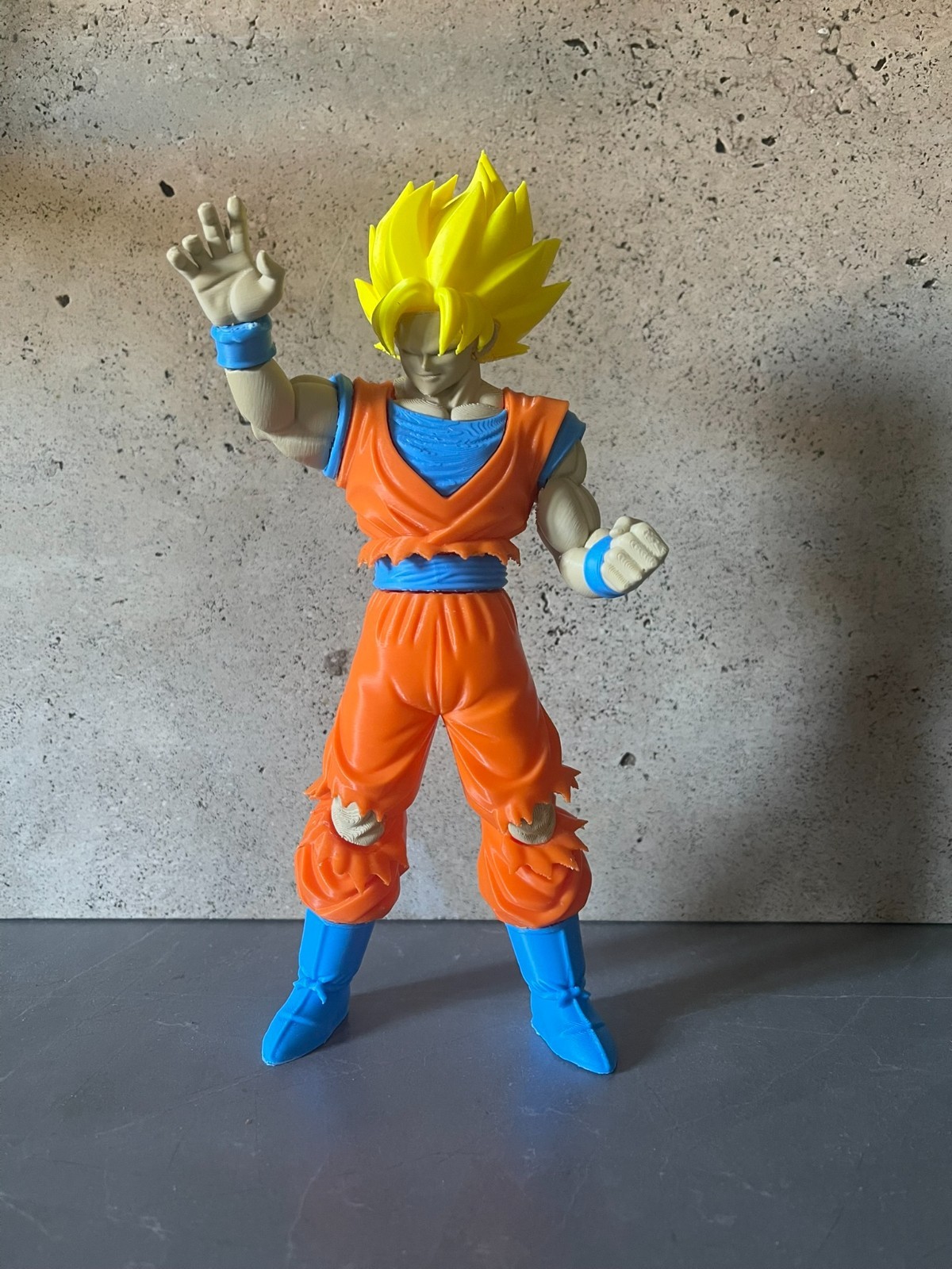 Figurine Super Saiyan Manga Statuette Déco Geek de 23cm pour Personnaliser un Bureau Gaming