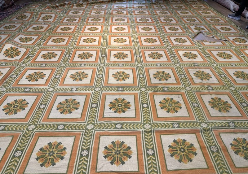 AN ATTRACTIVE  PALACE SIZE PORTUGAL  ,HAND STITCH  16’6” X 23’