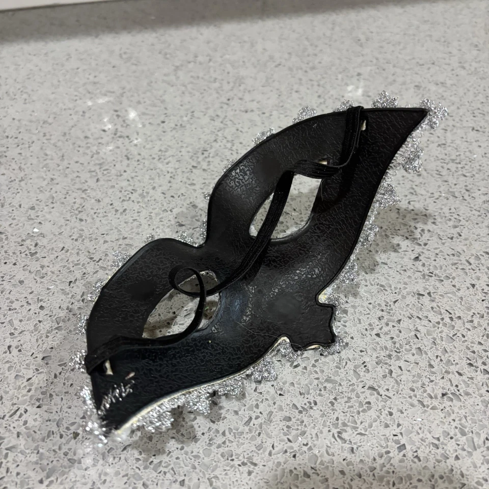 Women’s Masquerade Mask Gold Silver Eye Lacey Halloween Ball Mardi Gras  - Image 3 of 3