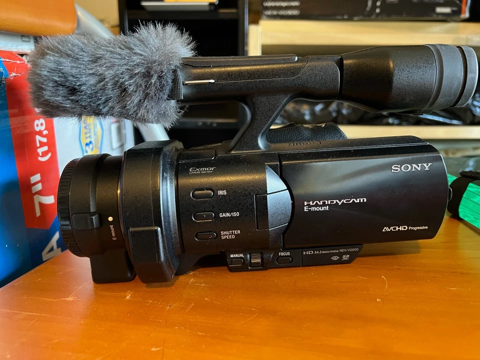 Sony Handycam NEX-VG900 35mm FULL FRAME SENSOR Camcorder - Image 3 of 4