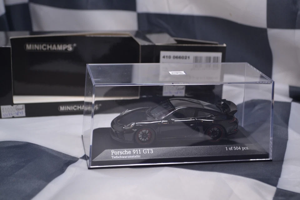 MINICHAMPS - 2016 PORSCHE 911 GT3 - METALIC BLACK - 1/43 SCALE MODEL CAR 066021 - Image 2 of 4