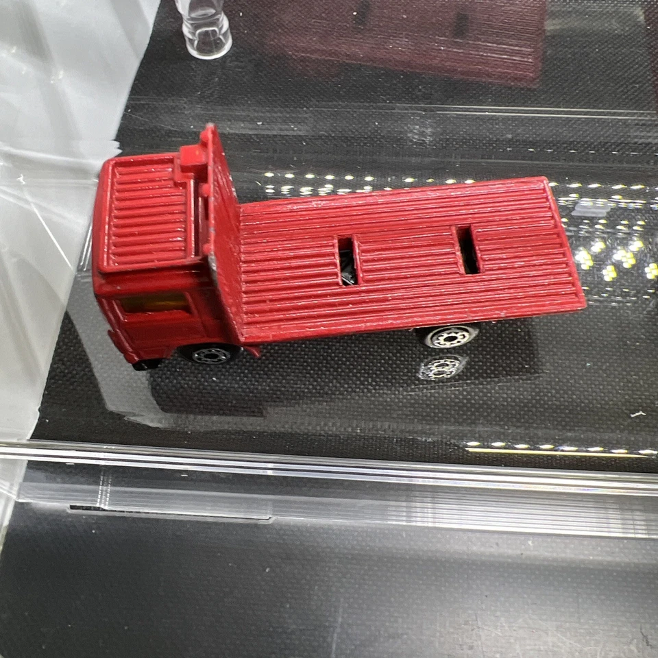 MATCHBOX EMITIDO EN JAPONÉS - CAMIÓN CONTENEDOR VOLVO [ROJO] COMO NUEVO CON TOPADORA Lesney Repo Foto 4 de 4