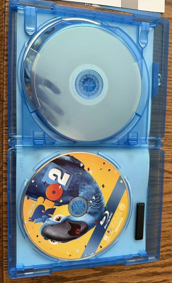 Rio 2 Deluxe Edition Blu-Ray 3D + Blu-Ray + DVD + Digital HD 2014 - Image 4 of 4