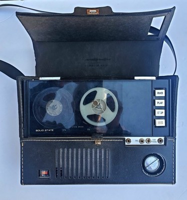 Vintage GE Portable Reel To Reel. Has vintage batteries