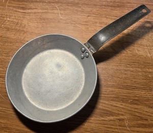 Vintage Wear Ever 2506 Skillet Aluminum Frying Pan 5.5" Diameter Made USA