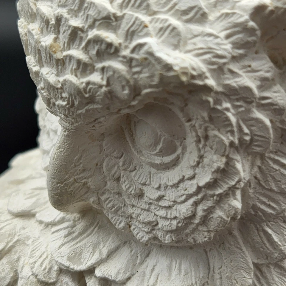 Estatuilla de búho Santini resina tiza blanca firmada por Italia estatua de pájaro preciosa leer Foto 3 de 4