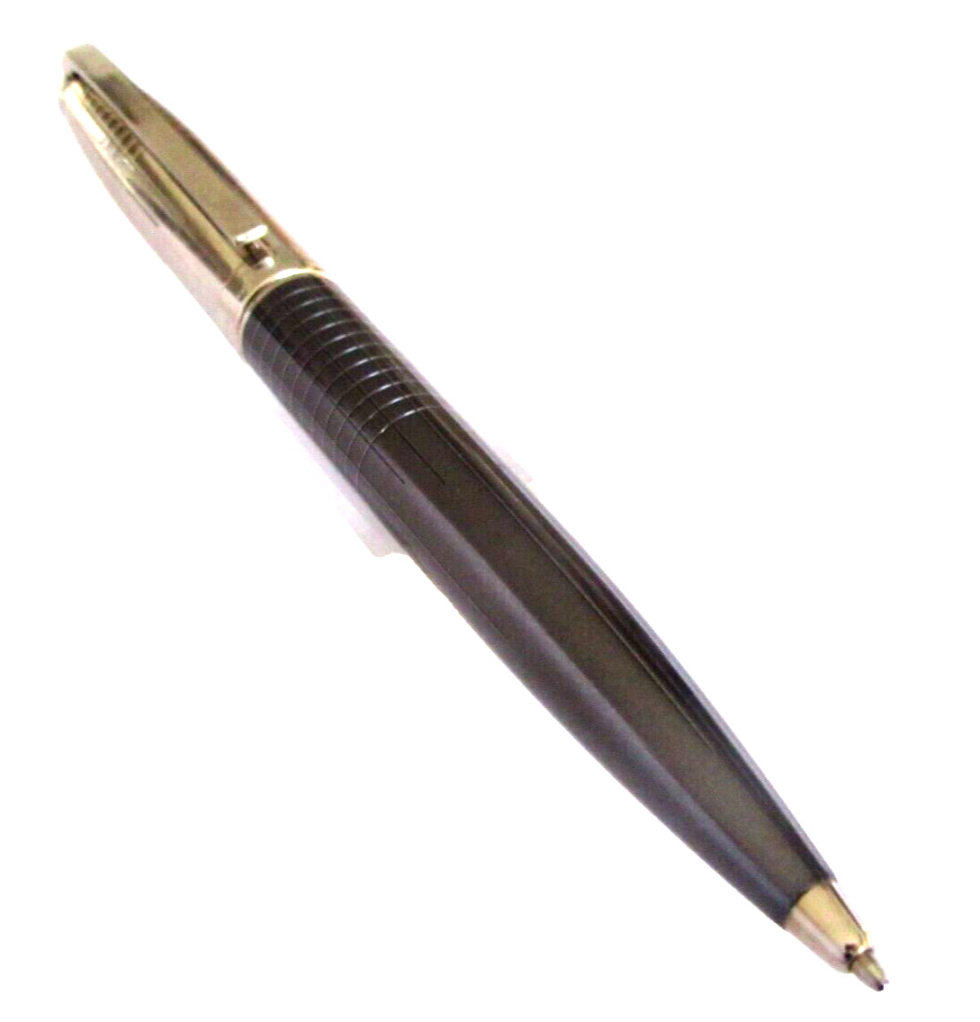 Offrez l'exception avec le stylo S.T. Dupont Fidelio en laque et palladium neuf P118