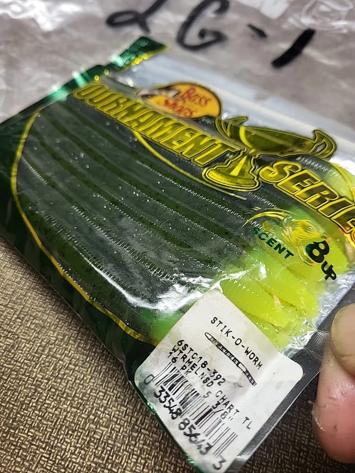 Isca de pesca Bass Pro Shops Stik-o-worm melancia Chartreuse - Isca macia 16ct - Imagem 2 de 3