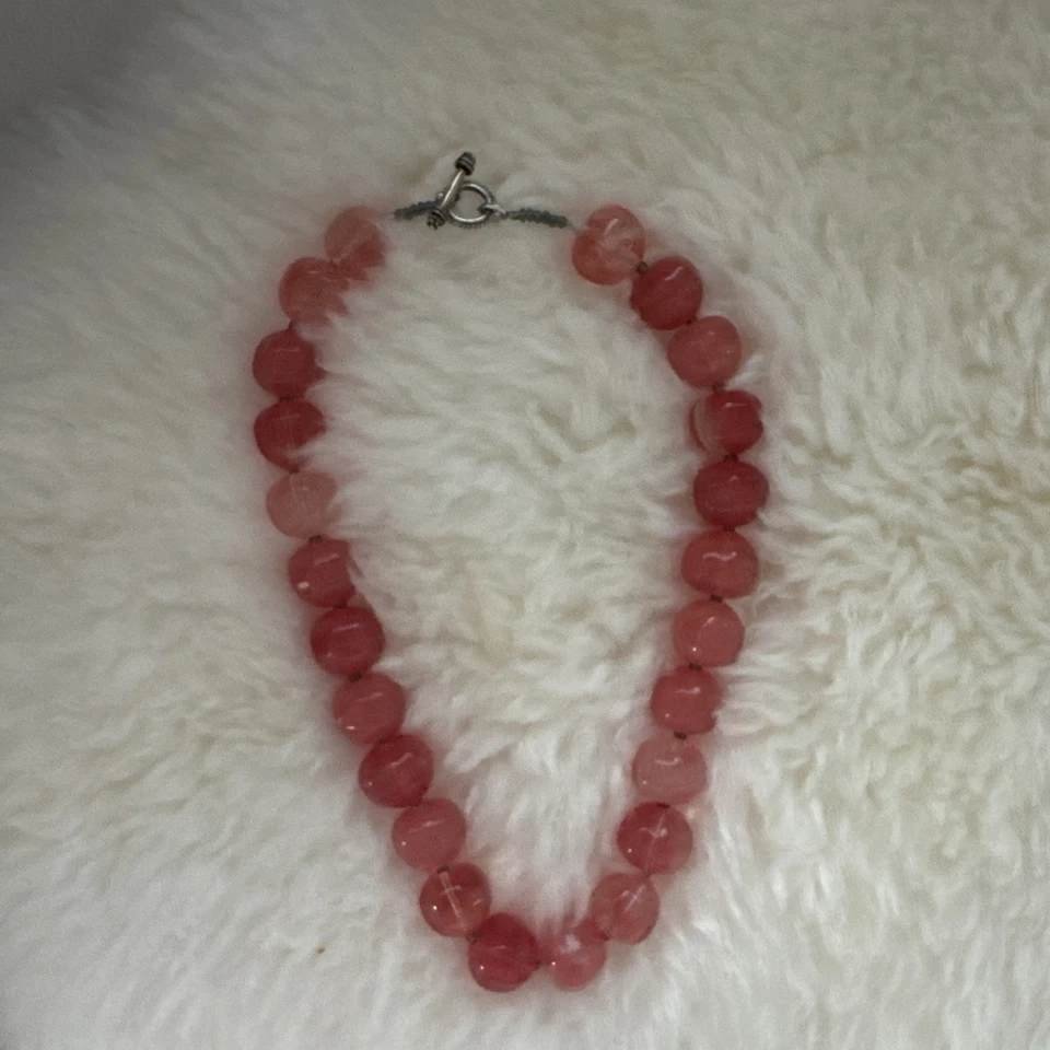 Collar de cuentas de cuarzo fresa con cierre de palanca 18" Foto 3 de 4