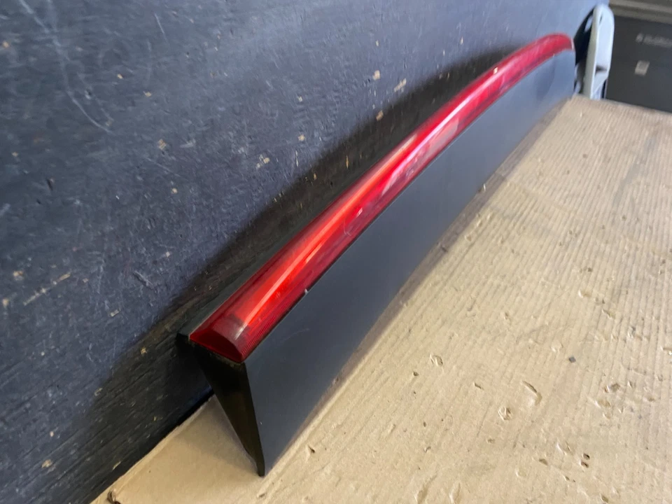 Alerón de puerta trasera Honda Insight 2010-2011 tercera luz de freno OEM R2294 DG Foto 3 de 4